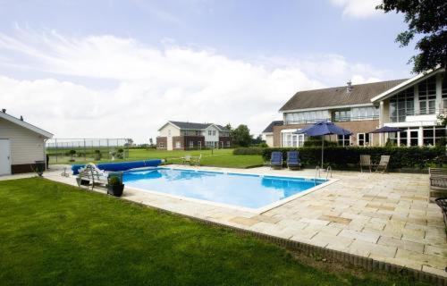 Landhotel De Ijsvogel Sint Nicolaasga Ngoại thất bức ảnh