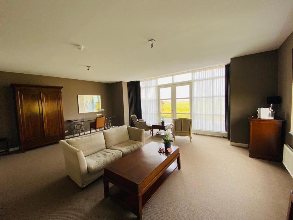 Landhotel De Ijsvogel Sint Nicolaasga Ngoại thất bức ảnh